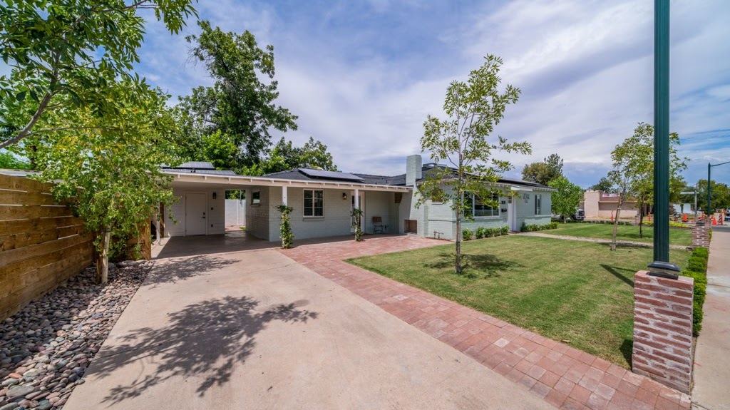 30 E Linda exterior after