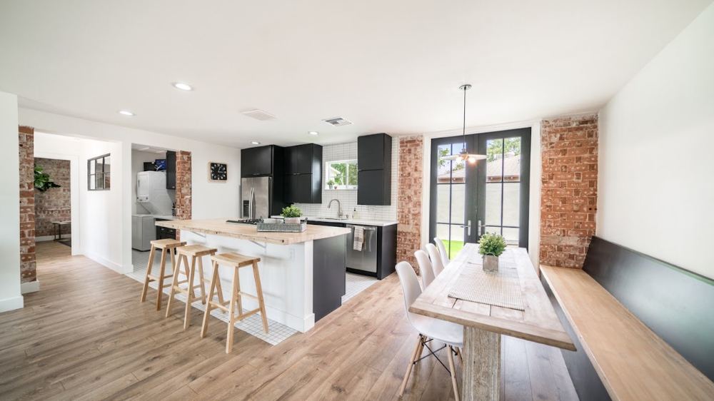 30 E Linda finished kitchen and dining